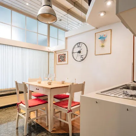Lightbox Apartma
